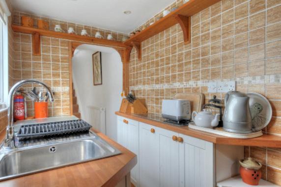 Windwhistle Villa Лайм Риджис Екстериор снимка